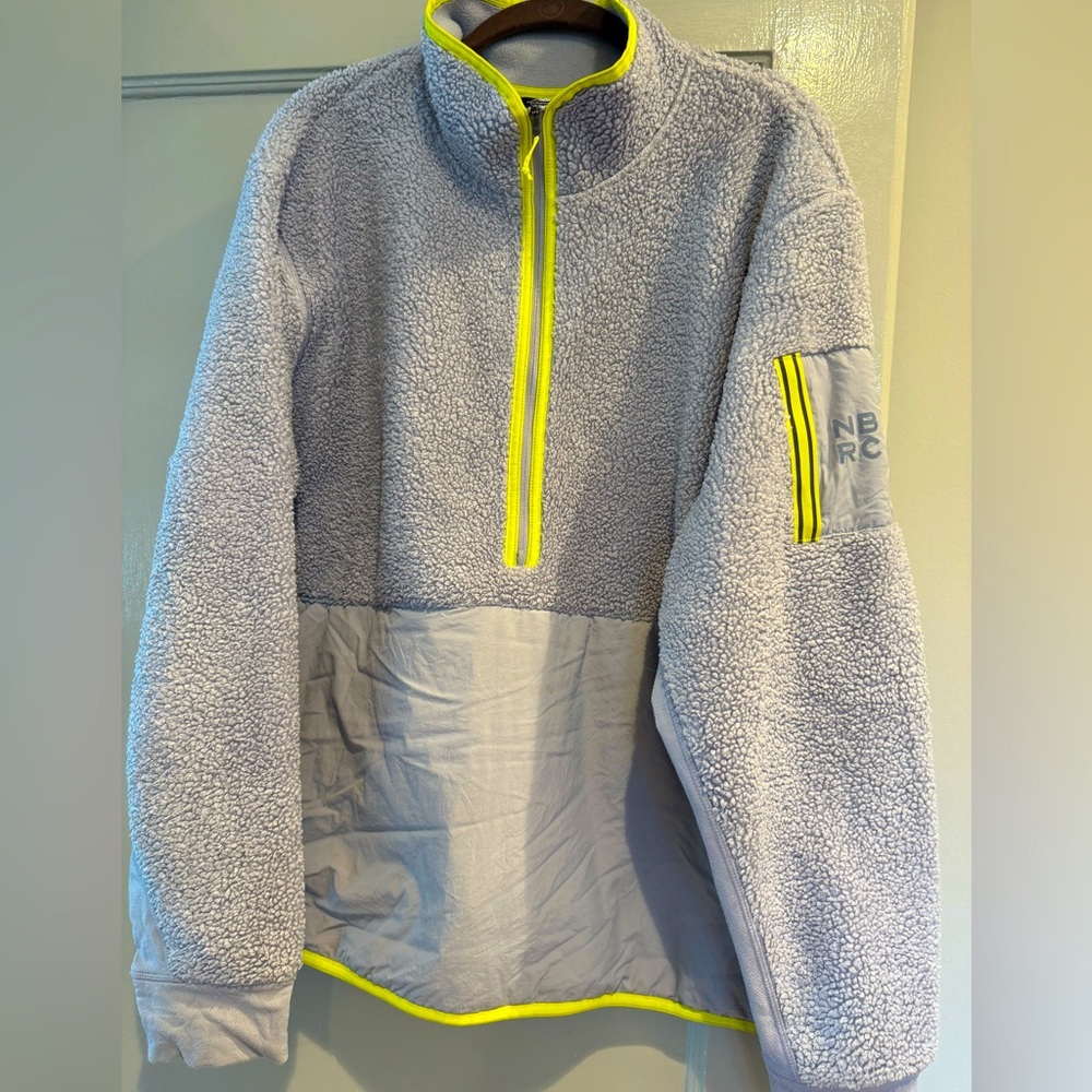NEW BALANCE FLEECE Pullover Light blue with yellow reflective trim Size 2XL EUC!